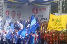 Diguyur Hujan, Ribuan...