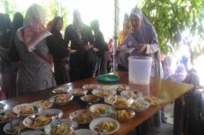 500 Porsi Lontong Opor...