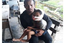 Ayah dan Ibunya Dibantai,...