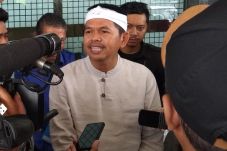 Santai Jelang Hari Pencoblosan,...