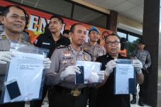 Edarkan Sabu, Buruh...
