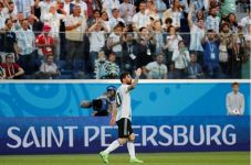 Tradisi 100 Gol di Tiga...