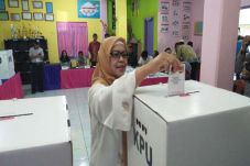 Cabup Elin Sempatkan...