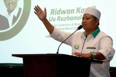 Uu Ruzhanul Ulum: Mari...