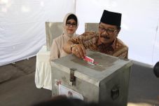 Gubernur Jatim Nyoblos...