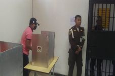 Calon Bupati Jadi Tersangka,...