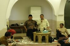 Mantan Ketum PAN Jamu...