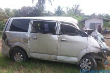 APV Terbalik, Satu Tewas...