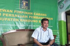 Emas Kalah, Pengurus...