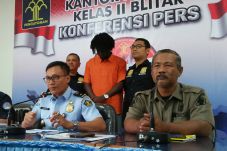 Palsukan Paspor, Pesepak...