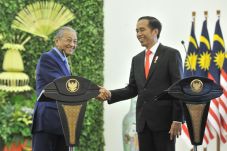 RI-Malaysia Perkuat...