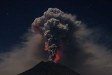 Gunung Agung Terus Aktif,...