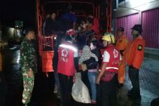 Gunung Agung Erupsi,...