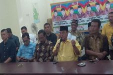 Tidak Terima Kalah,...