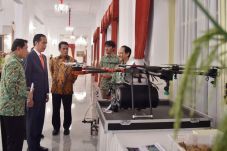 Jokowi: Petani Turut...