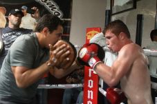 Delapan Tahun Lagi Canelo...