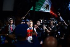 Canelo Merasa Terhormat...