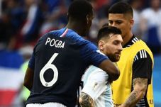 Pelukan Pogba kepada...