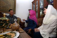 Beri Ucapan Selamat,...