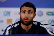Masih Ragu Gaet Fekir,...