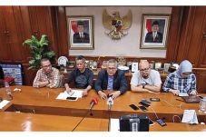 Koruptor Resmi Dilarang...
