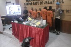 Lima Pelempar Batu di...