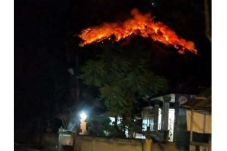 Gunung Agung Meletus,...