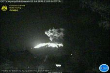 Lava Pijar Gunung Agung...