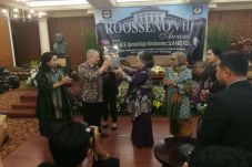 Berdedikasi di Dunia...