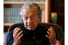 Malaysia Bekukan 408...