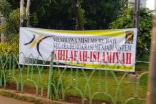 Polisi Buru Pemasang...