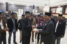 Pemkab Pasangkayu Serahkan...