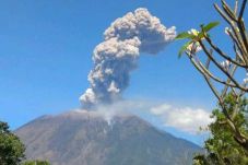 Gunung Agung Kembali...