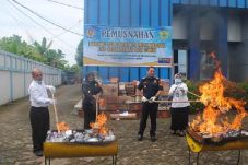 Bea Cukai Jambi Musnahkan...