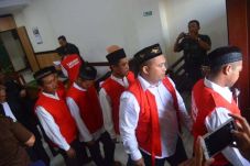 Enam Pengeroyok Orang...