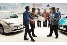 Mobil Listrik Plug In...