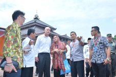 Menlu Belanda Belajar...