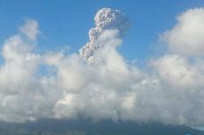 Gunung Agung Erupsi,...