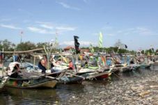 Gelombang Laut Tinggi,...