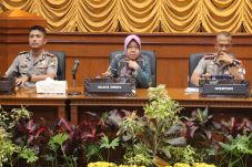 Risma: Serang Terorisme,...