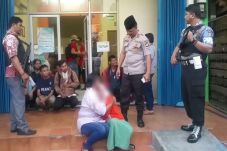 Sekelompok Debt Collector...