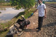 Kendarai Sepeda Motor...