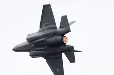 Italia Takkan Beli Jet...