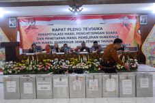 Pleno Rekapitulasi Suara:...