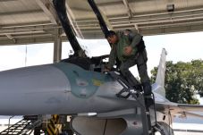 Delapan Pesawat F-16...