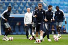 Les Bleus Tak Gentar...