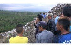 Gunungan Sampah di TPA...