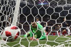 Babak I: Tuah Bola Mati,...
