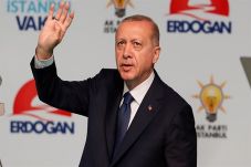 Menghina Erdogan, Empat...