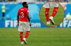 Pemain Inggris Ini Kenakan...